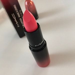 Mac lipstick in color vanity bonfire